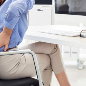 Prävention von Rückenschmerzen: Tipps für einen gesunden Alltag
